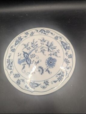 VINTAGE SANYO BLUE DANUBE BLUE ONION PATTERN 6.25" TRIVET